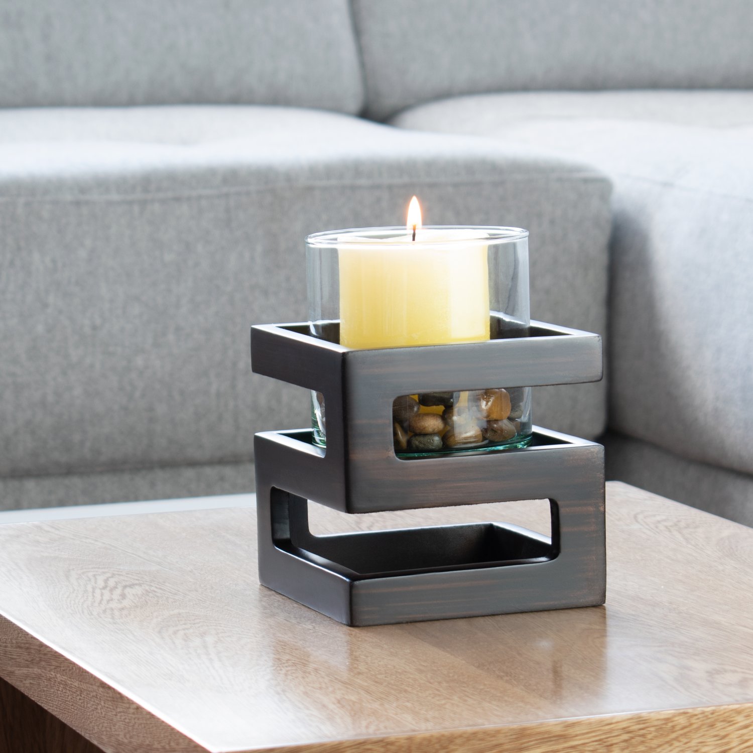 Candelabro acompañando mesa de centro ambientando sala